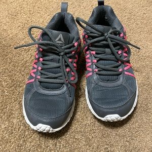 EUC Reebok tennis shoes, sz 6